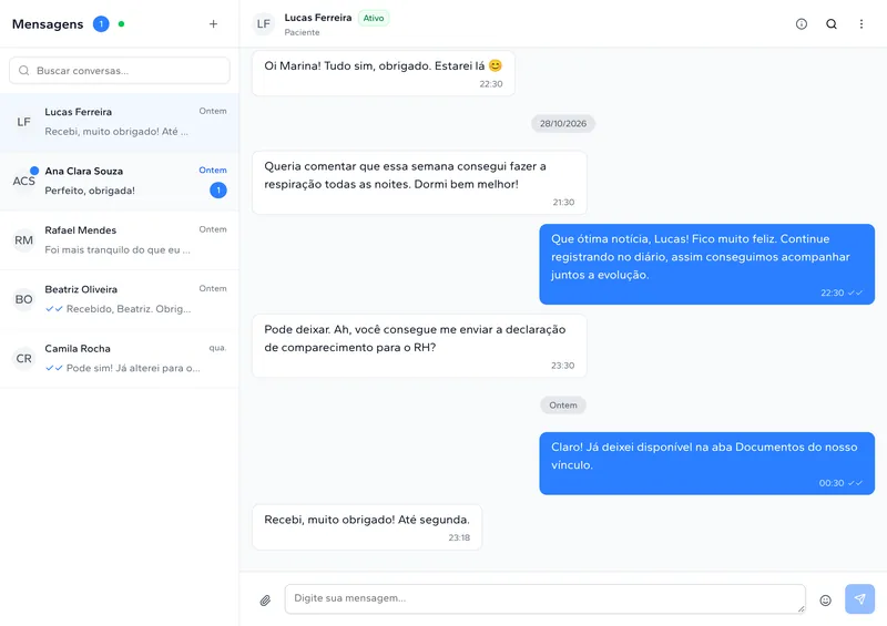 Conversa entre a psicóloga e um paciente, com a lista de conversas ao lado.